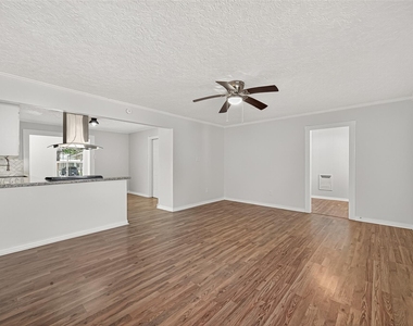 714 E Humble Street - Photo Thumbnail 8