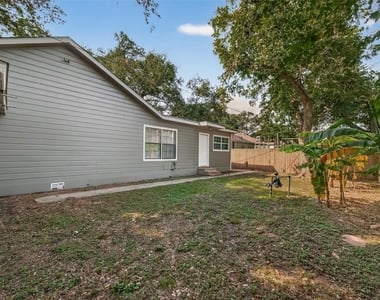 714 E Humble Street - Photo Thumbnail 30
