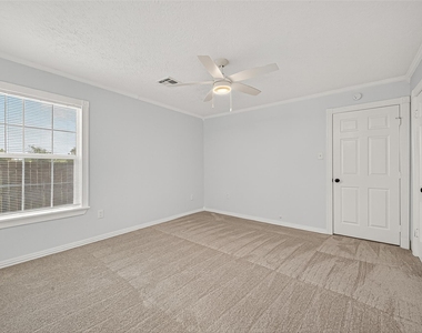 714 E Humble Street - Photo Thumbnail 19