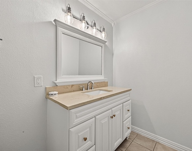 714 E Humble Street - Photo Thumbnail 25