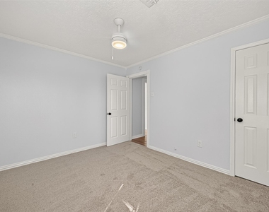 714 E Humble Street - Photo Thumbnail 15