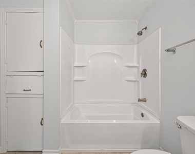 714 E Humble Street - Photo Thumbnail 27