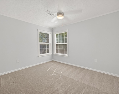 714 E Humble Street - Photo Thumbnail 14
