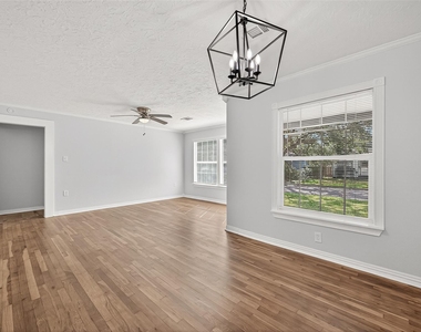 714 E Humble Street - Photo Thumbnail 4