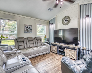 102 Hilltop Court - Photo Thumbnail 11