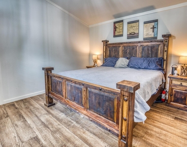 102 Hilltop Court - Photo Thumbnail 15