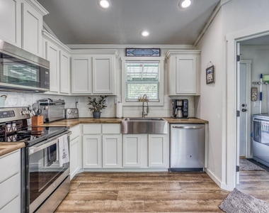 102 Hilltop Court - Photo Thumbnail 13