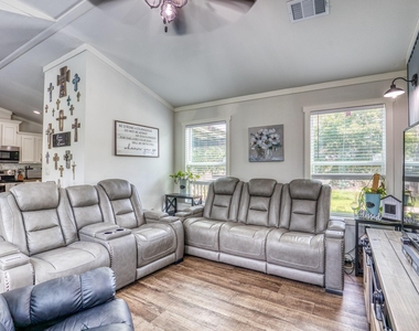 102 Hilltop Court - Photo Thumbnail 12