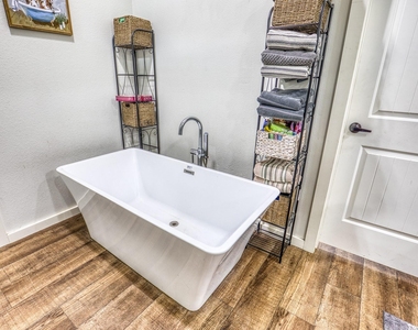 102 Hilltop Court - Photo Thumbnail 18
