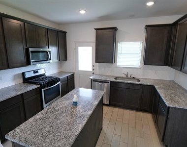 5719 Tabula Rasa Drive - Photo Thumbnail 9