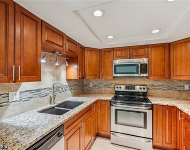 13345 Broadhurst Loop - Photo Thumbnail 11