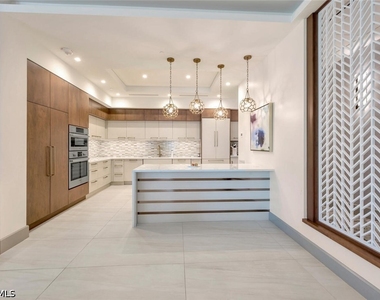 6585 Nicholas Boulevard - Photo Thumbnail 16