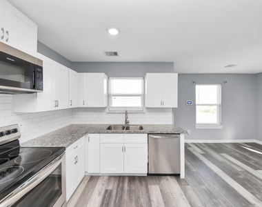 618 Maple Way - Photo Thumbnail 8