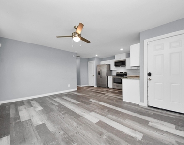 618 Maple Way - Photo Thumbnail 16