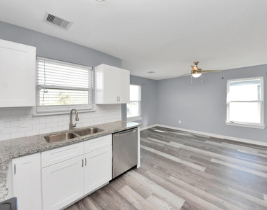 618 Maple Way - Photo Thumbnail 14