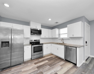 618 Maple Way - Photo Thumbnail 12