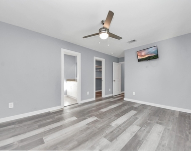 618 Maple Way - Photo Thumbnail 4