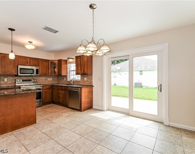 302 Se 3rd Street - Photo Thumbnail 7