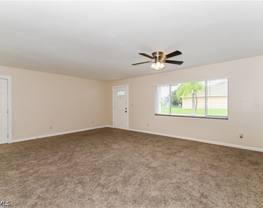 302 Se 3rd Street - Photo Thumbnail 2