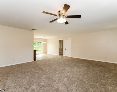 302 Se 3rd Street - Photo Thumbnail 3