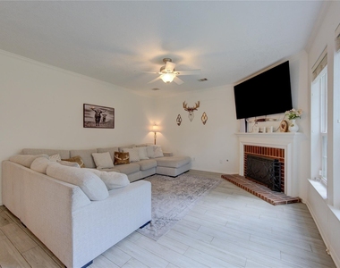 19434 Kacey Lane Court - Photo Thumbnail 4
