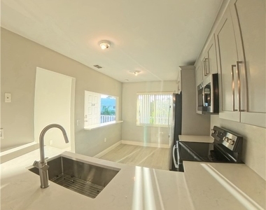 3051 Sandpiper Bay Circle - Photo Thumbnail 17