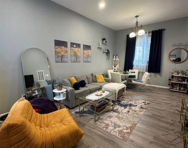 128 Locust - Photo Thumbnail 1