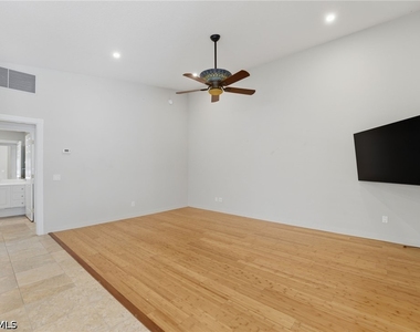28207 Islet Trail - Photo Thumbnail 15