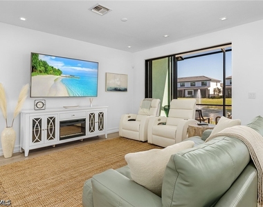 7596 Morgan Way - Photo Thumbnail 4