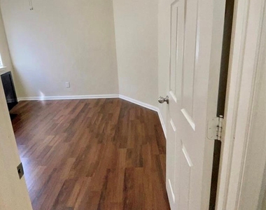 2707 Jade Forest Lane - Photo Thumbnail 3