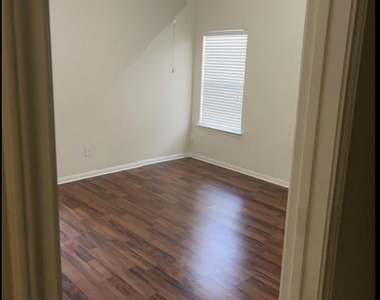 2707 Jade Forest Lane - Photo Thumbnail 5