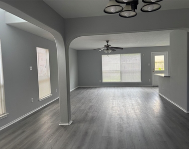 13642 Rural Oak Street - Photo Thumbnail 5