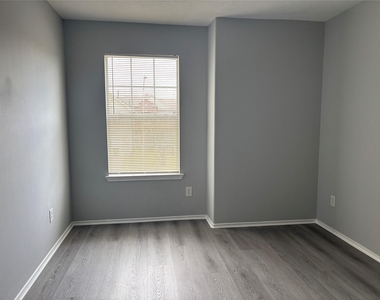 13642 Rural Oak Street - Photo Thumbnail 24