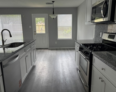 13642 Rural Oak Street - Photo Thumbnail 15