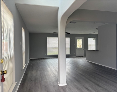 13642 Rural Oak Street - Photo Thumbnail 4