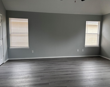 13642 Rural Oak Street - Photo Thumbnail 31