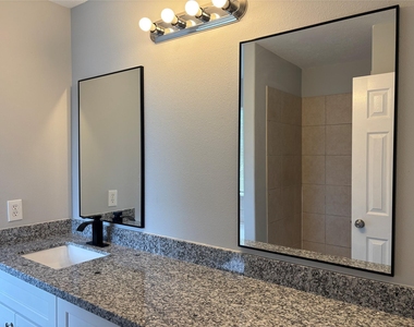 13642 Rural Oak Street - Photo Thumbnail 36