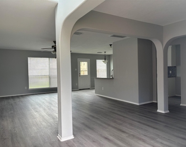 13642 Rural Oak Street - Photo Thumbnail 3