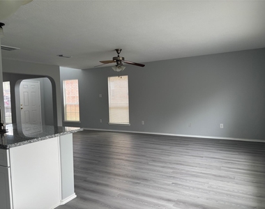 13642 Rural Oak Street - Photo Thumbnail 14