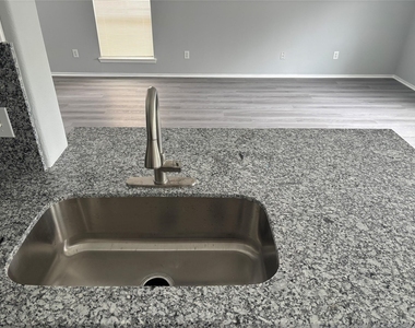 13642 Rural Oak Street - Photo Thumbnail 20