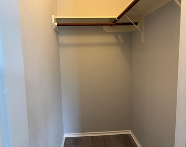 13642 Rural Oak Street - Photo Thumbnail 25