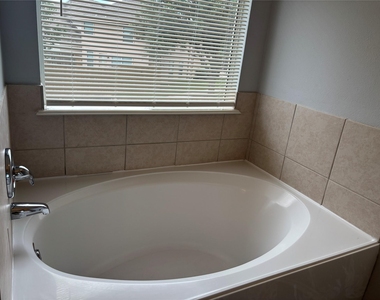 13642 Rural Oak Street - Photo Thumbnail 34
