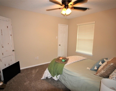 2409 Avalon Trace Lane - Photo Thumbnail 13