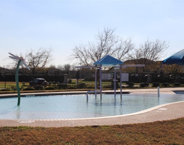 2409 Avalon Trace Lane - Photo Thumbnail 17