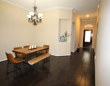 2409 Avalon Trace Lane - Photo Thumbnail 4