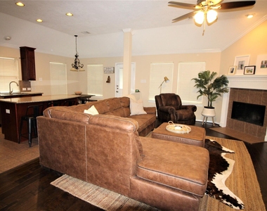 2409 Avalon Trace Lane - Photo Thumbnail 3