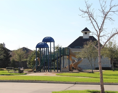 2409 Avalon Trace Lane - Photo Thumbnail 16