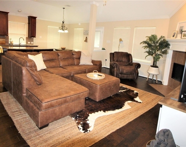 2409 Avalon Trace Lane - Photo Thumbnail 2