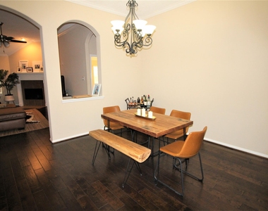 2409 Avalon Trace Lane - Photo Thumbnail 5