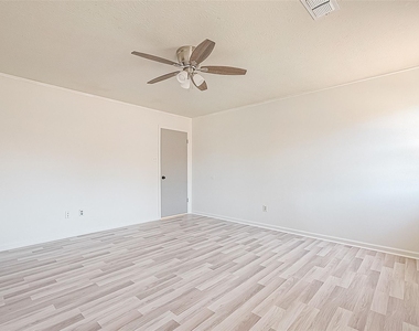 1015 Sugar Lakes Drive - Photo Thumbnail 29